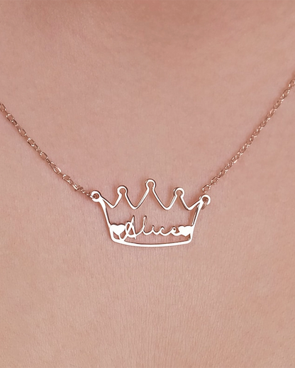QUEEN DESIGN NAME PERSONALISED NECKLACE