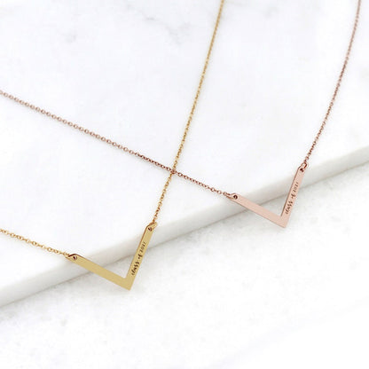 V NECKLACE SILVER  ENGRAVED COUPLE NAME